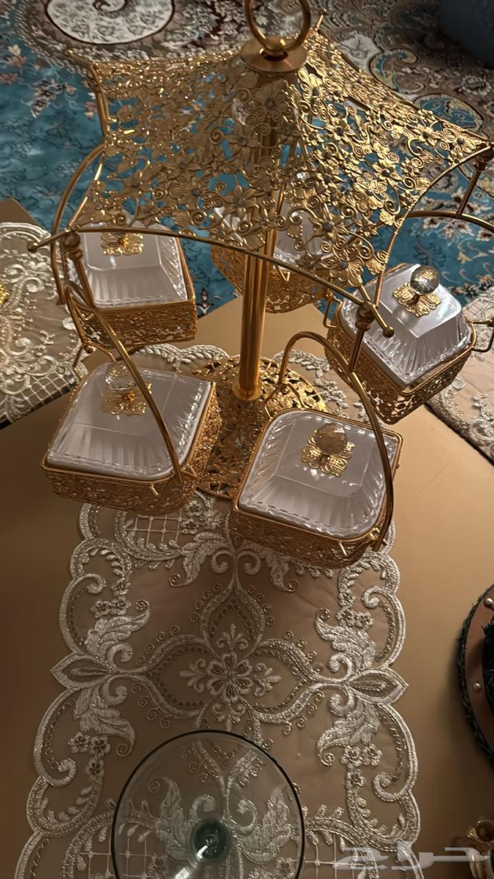 Objects in the picture, all are intact64244832107267111