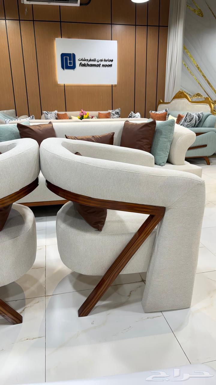 Upholstery of sofas, seating areas, and fabric replacement64241149341058114