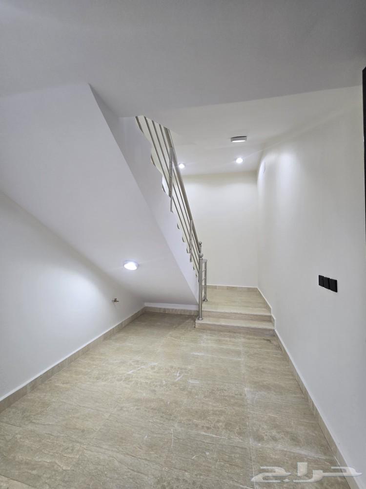 For sale, upper floor, 6 VIP rooms, completely independent entrances, independent level, Al-Talh neighborhood64240289641731114