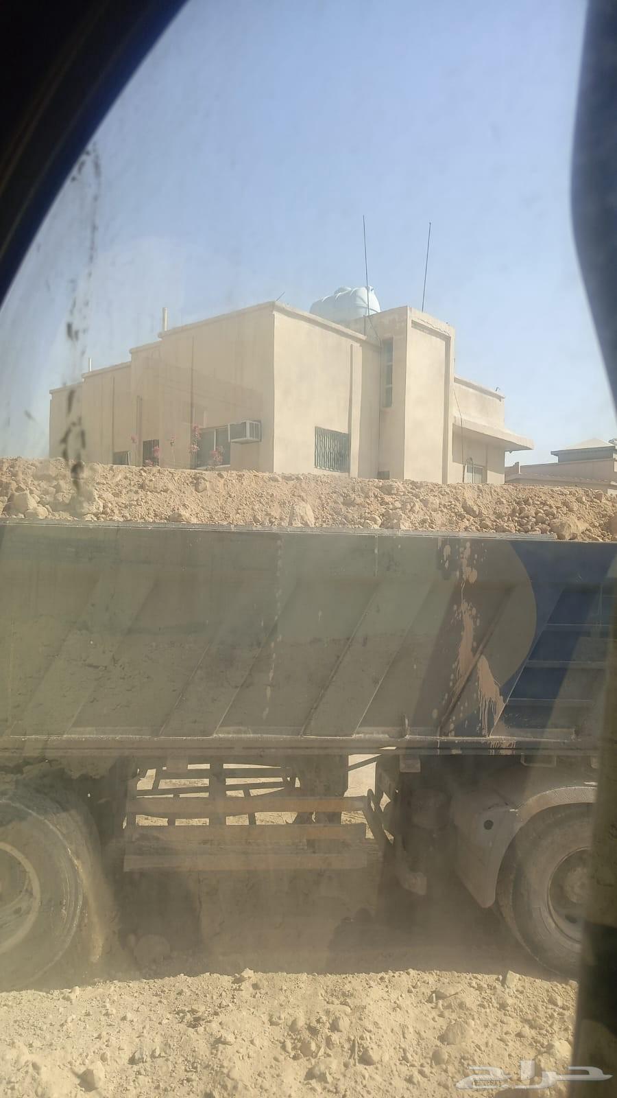 يوجد لدينا جميع انواع المعدات حفر وترحيل هدم المباني رص ودف64240460013059110