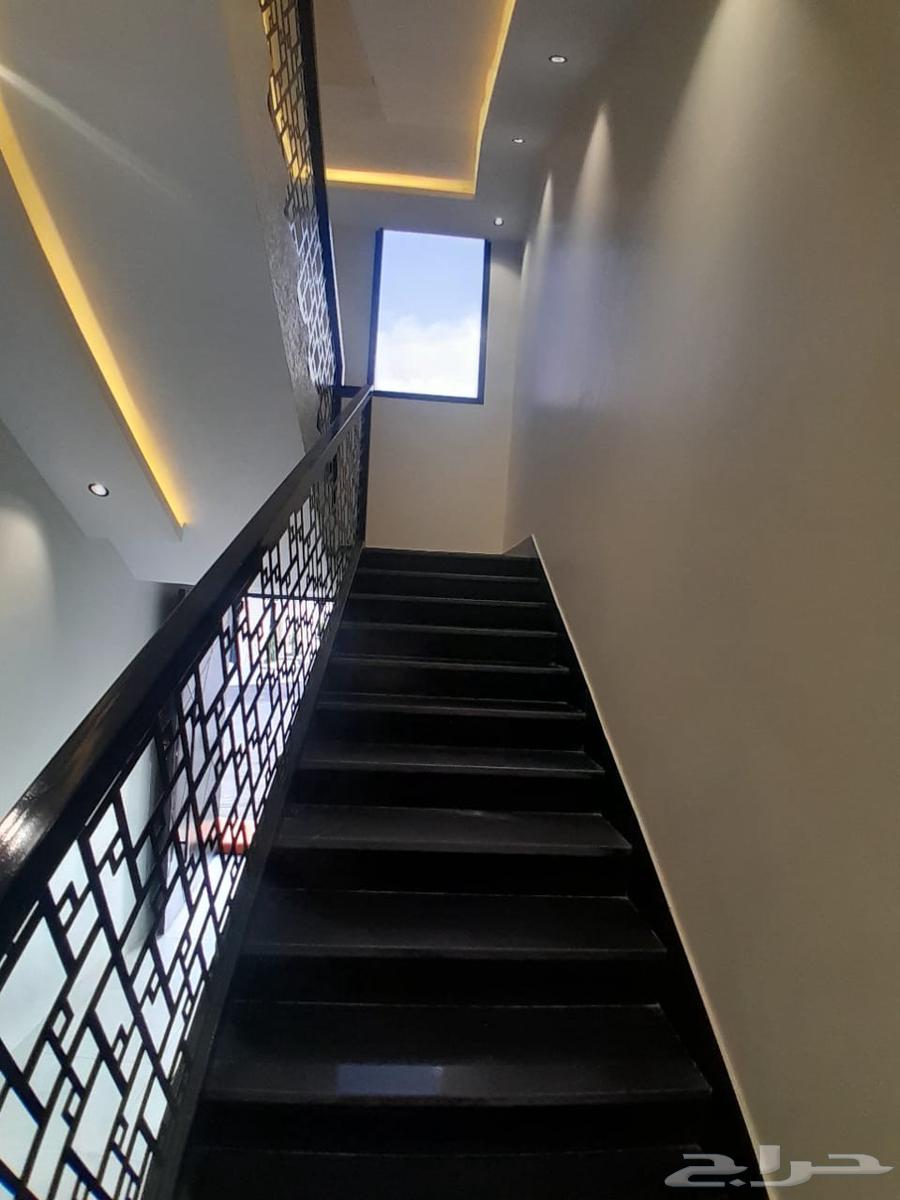 للبيع شقه دور ثاني مع سطح مستقل بالمحاله بسعر 520الف64240617485569112