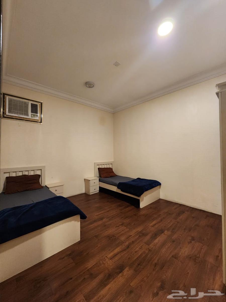 شقق عزاب مقابل البوابه الثانيه للمدينه العسكرية احد رفيده64239957781121111