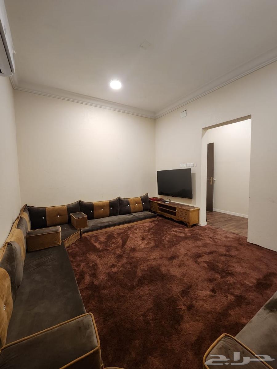 شقق عزاب مقابل البوابه الثانيه للمدينه العسكرية احد رفيده64239957781121113