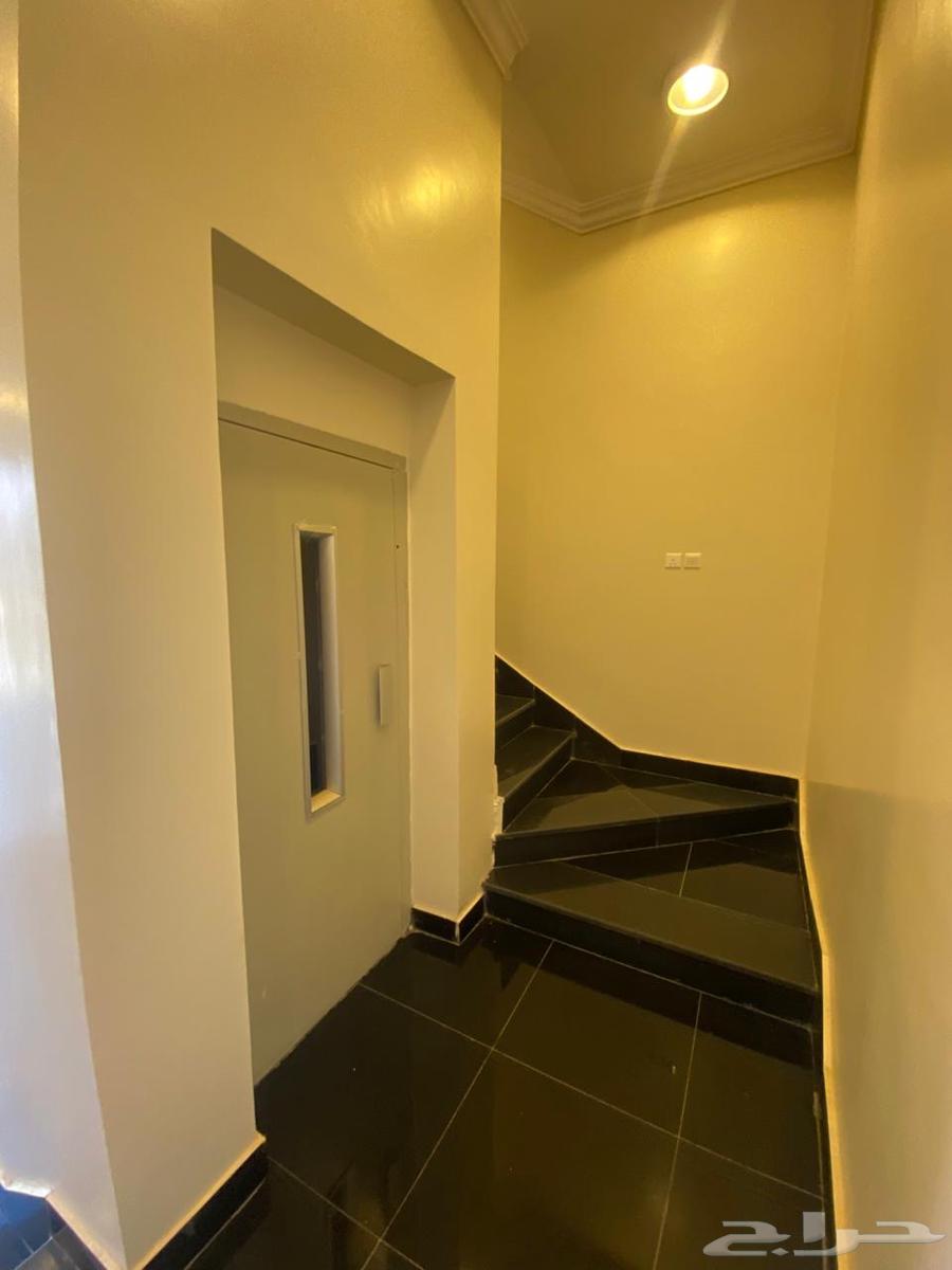 للبيع روف علوى مع ملحق خلف الالمانى من 620 الف طريق ابها64240138329219114