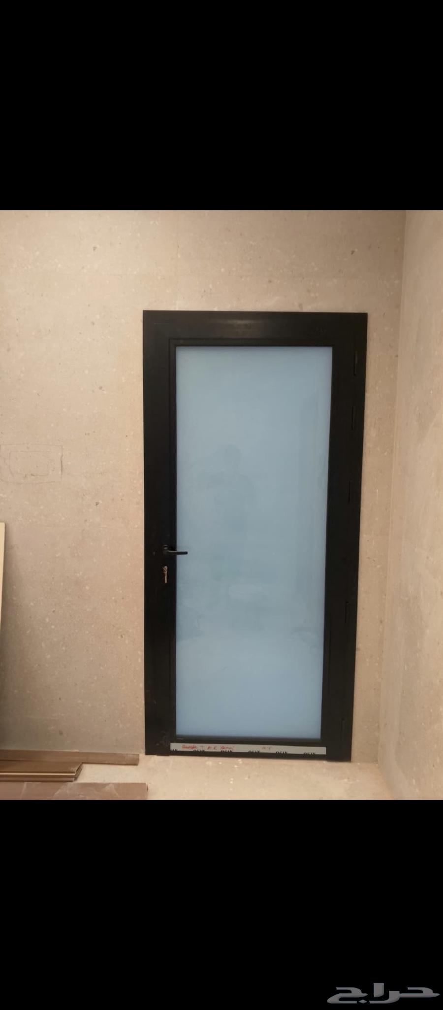 Aluminum technician specializing in custom windows, doors, kitchens, and maintenance64249937913090113