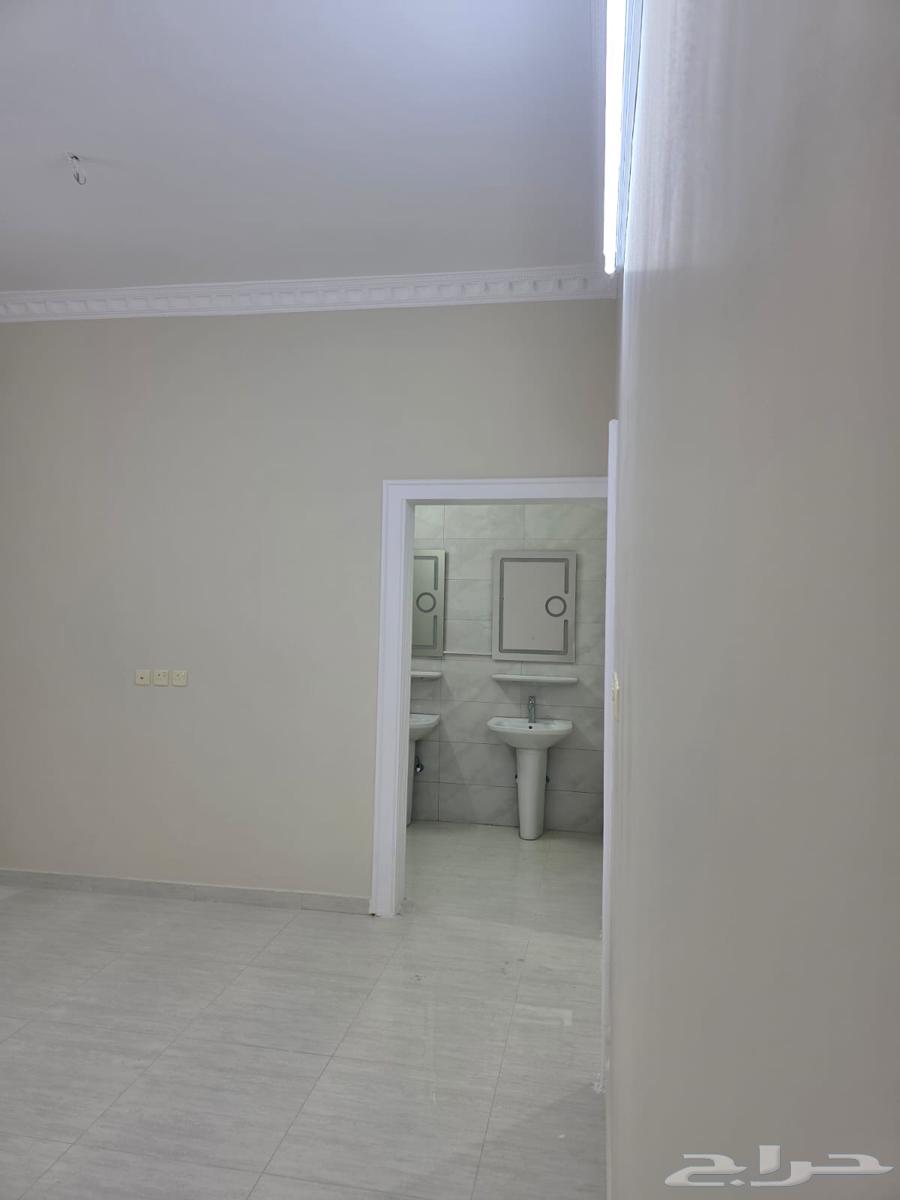 للإيجار شقة جديدة 4 غرف حي جبرة مقابل كلية السياحة بالطايف64254311224194111