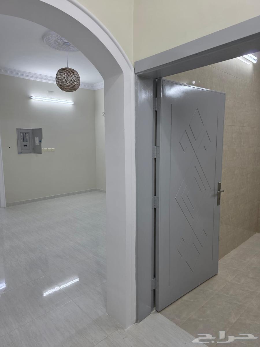 للإيجار شقة جديدة 4 غرف حي جبرة مقابل كلية السياحة بالطايف64254311224194112