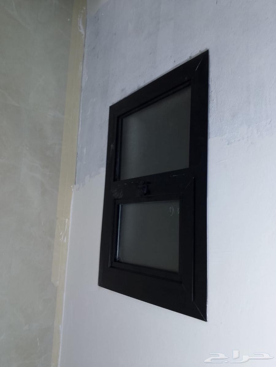 Aluminum technician specializing in custom windows, doors, kitchens, and maintenance64249937913090112