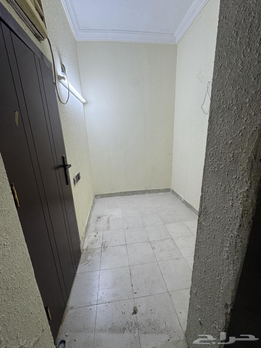 غرفة في السلامة للتاجير 900 بالشهر شامل الموية والكهرباء64531364841090110