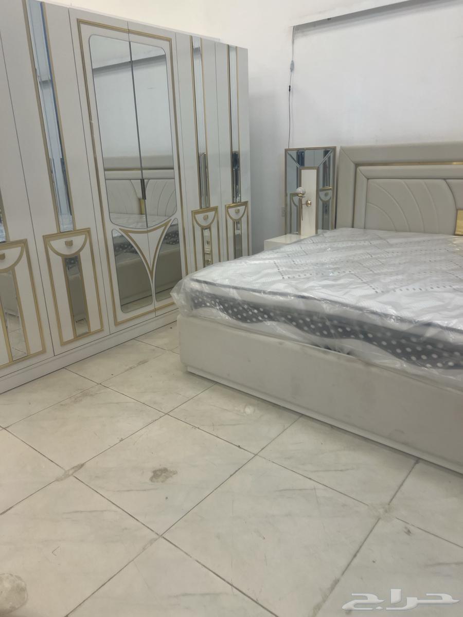 Bedroom carpenter for assembling bedroom and wardrobe, disassembling and assembling painted doors64245000421123111