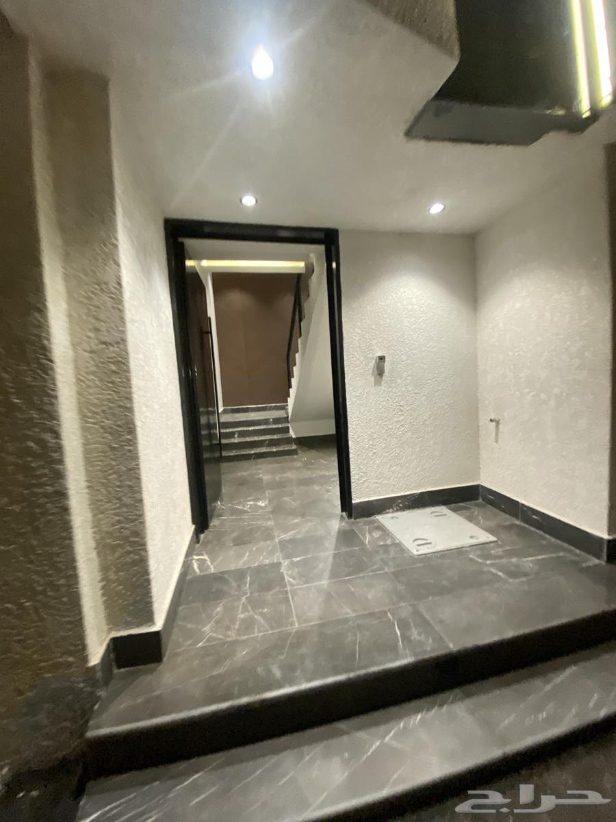 للبيع فيلا روف مع ملحق تشطيب فاخر 9غرف بالمحاله820الف64253979024387113