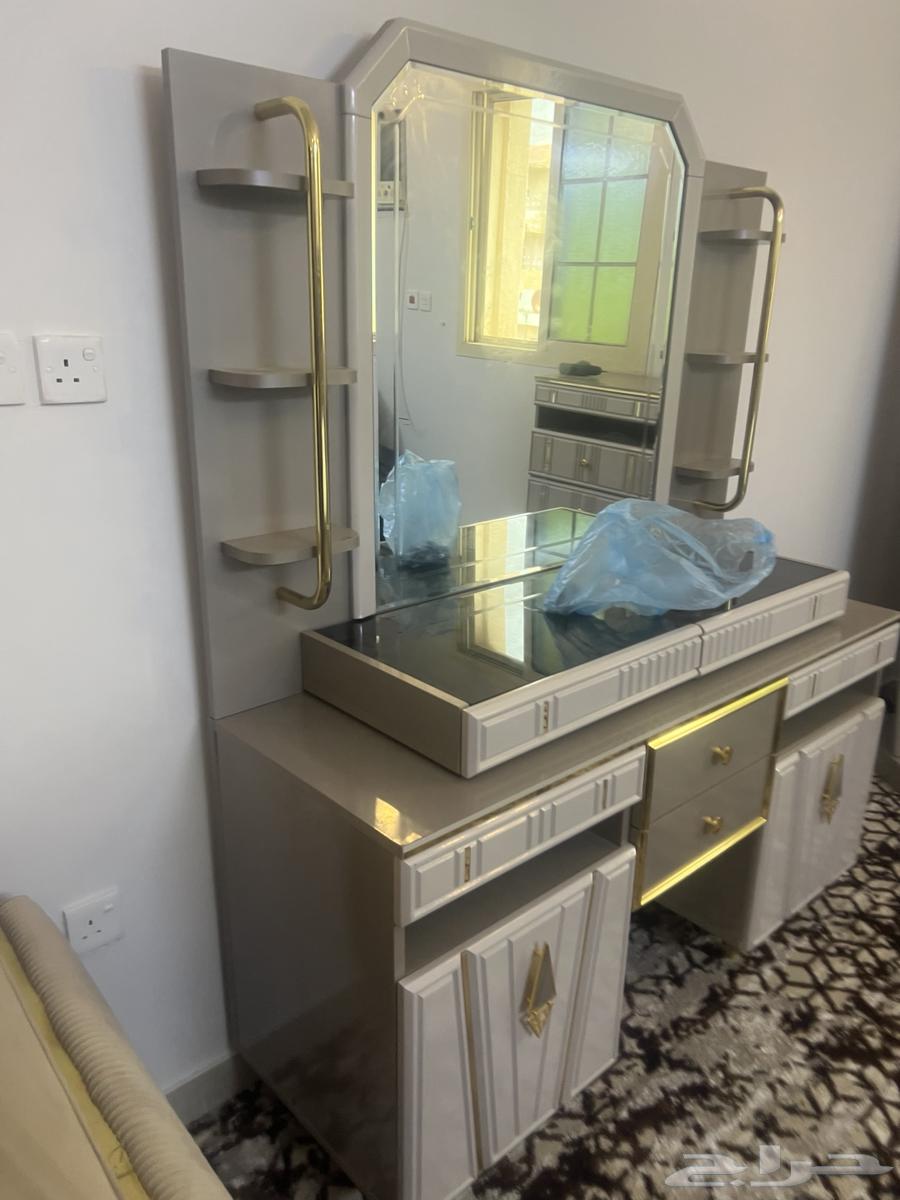 Bedroom carpenter for assembling bedroom and wardrobe, disassembling and assembling painted doors64245000421123113