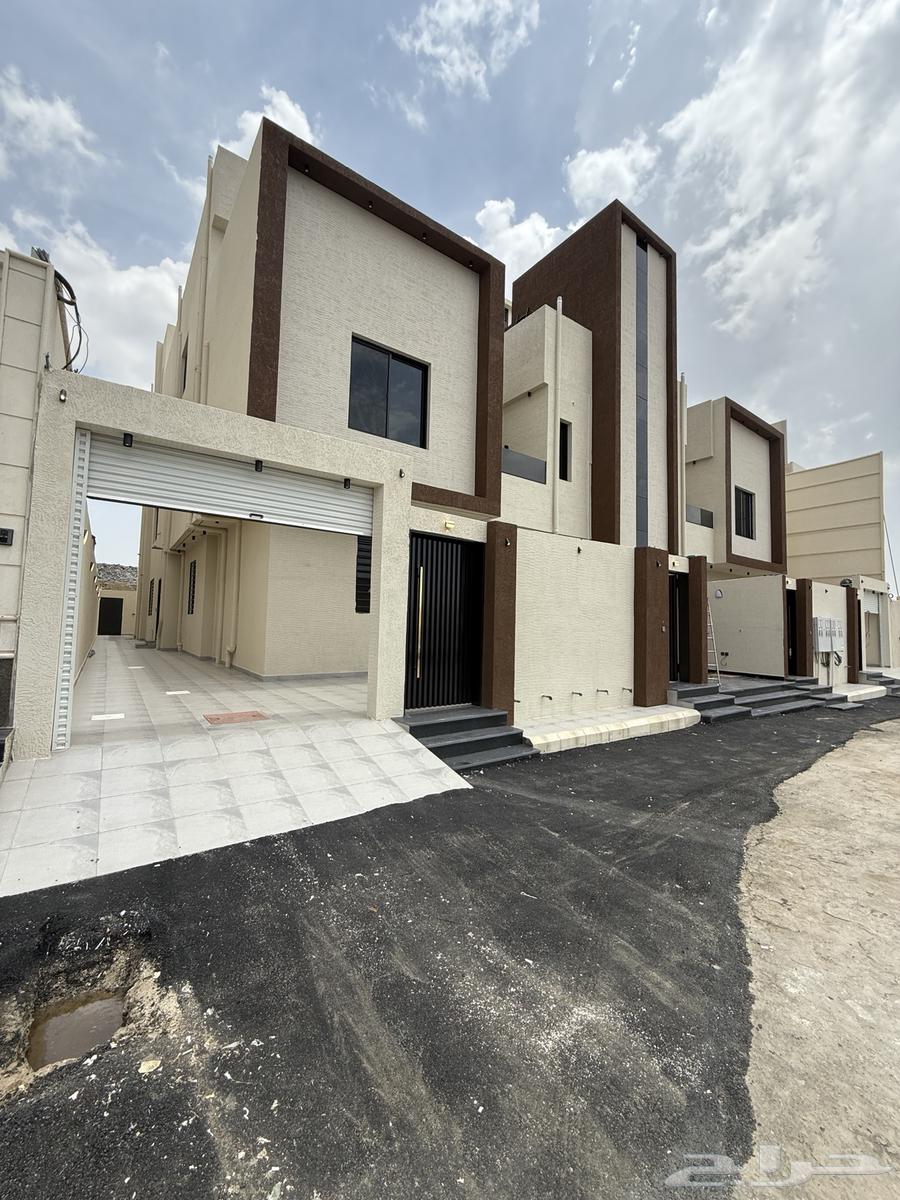 Apartment for sale with courtyard on ground floor and upper apartment with rooftop in Al Zuhur, Al Mahalah, Abha64254144076033113
