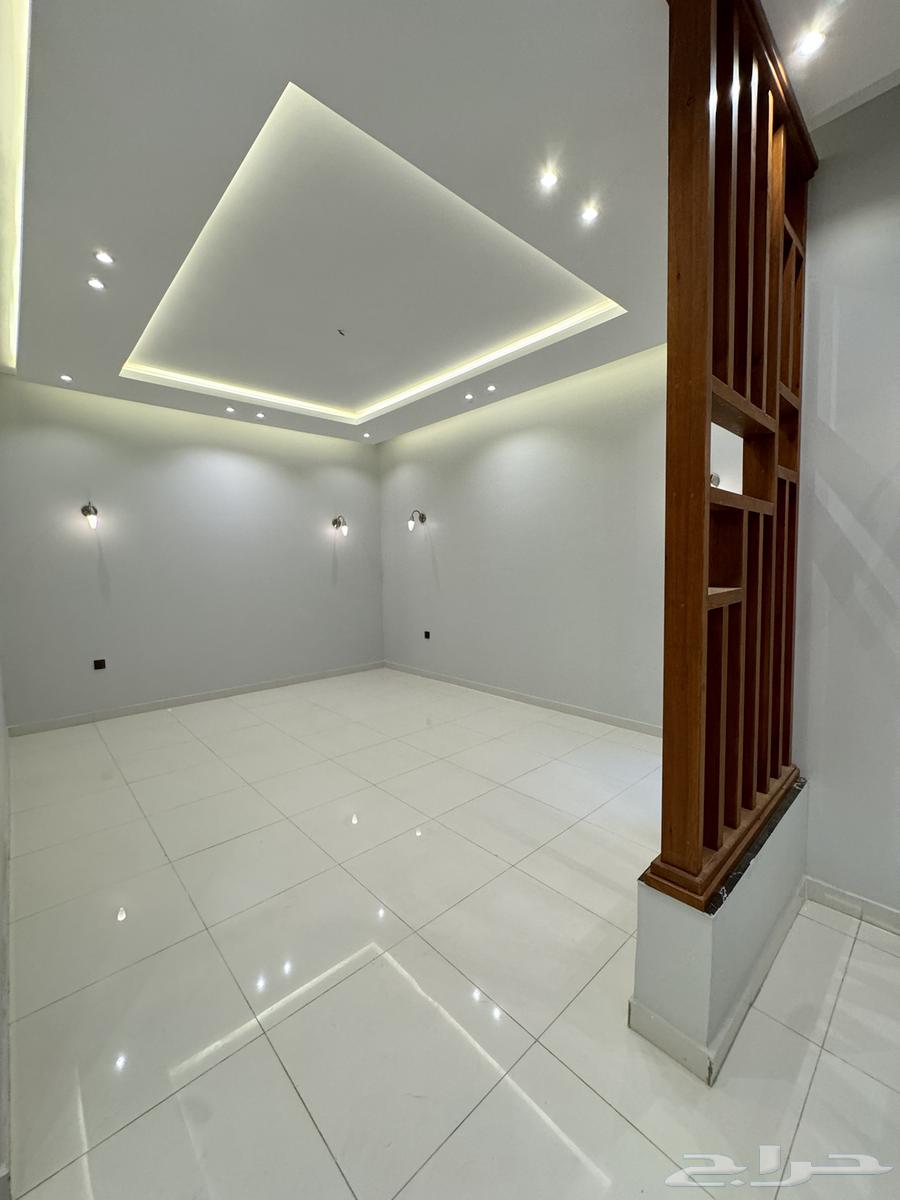 للبيع فلة مع مشب تصميم حديث موقع مميز64249713472130114