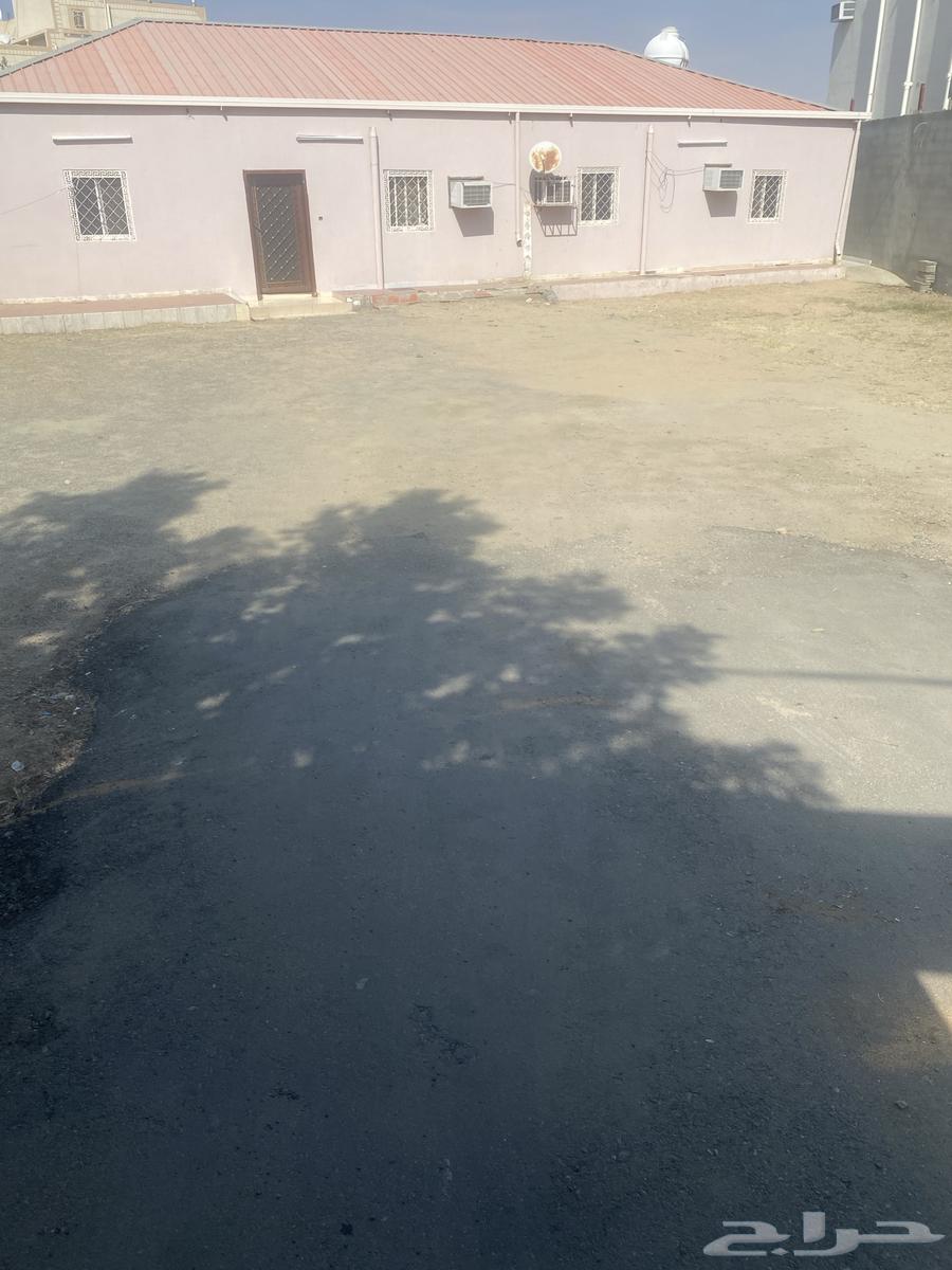 استراحة أربع غرف نوم وصالتين وحمامين ومطبخ وحوش حي العرج64249714471298110