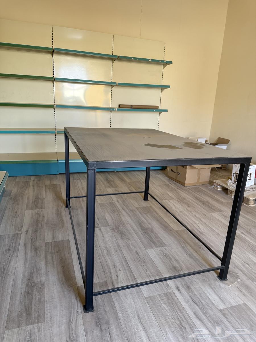 يوجد مستودع للبيع كامل اغرضه64249713092609112