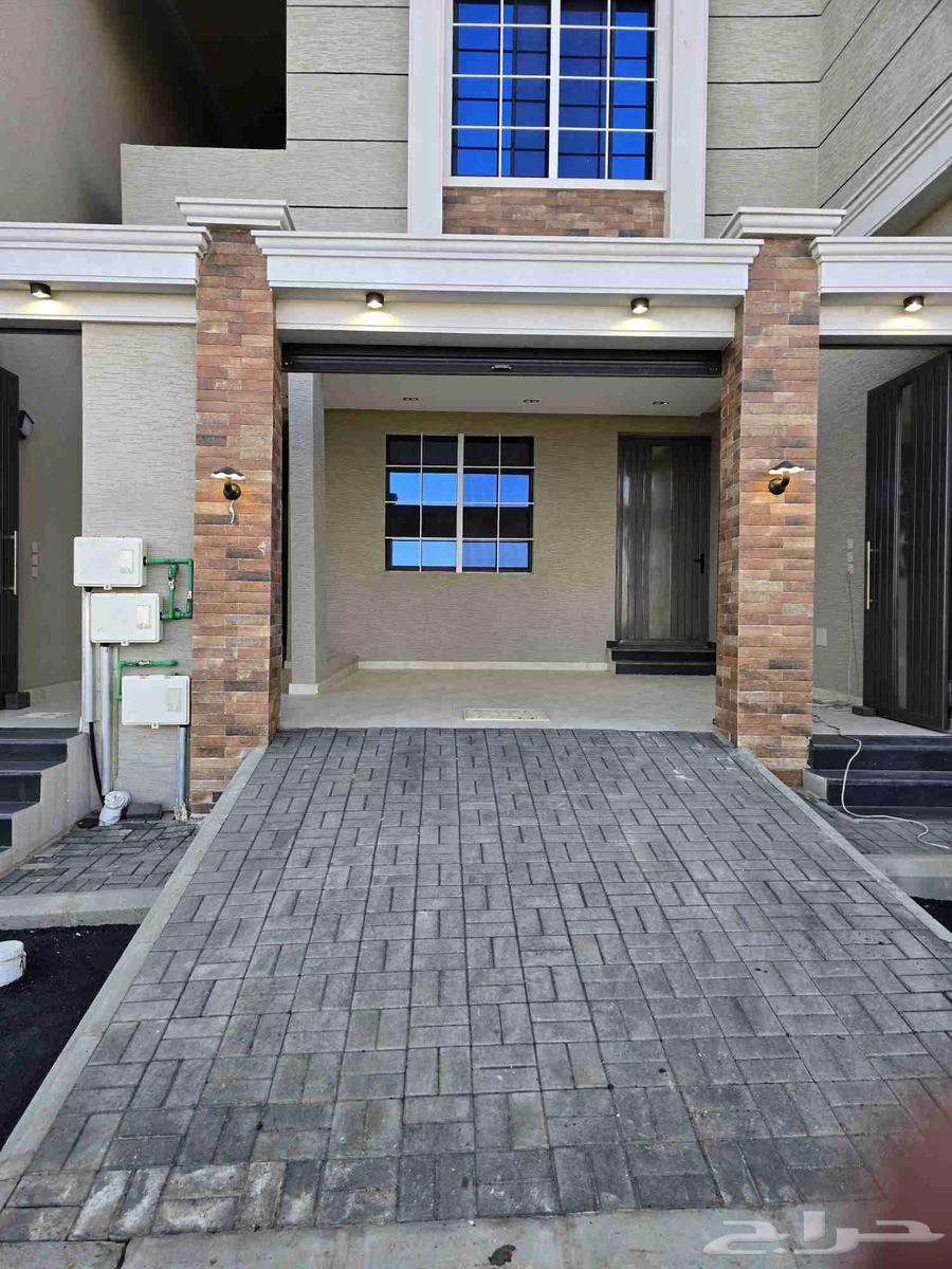 للبيع شقق ارضيه وعلويه طريق ابها الخميس المعارض64249714547074111