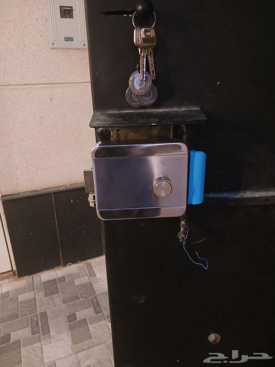 فني تركيب القفل الذكي64254826172673111