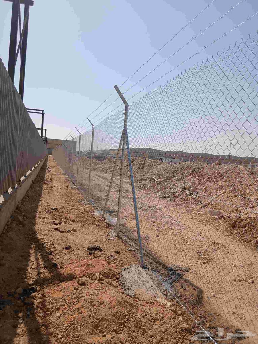 Installation of wire mesh, fence installation, wire mesh contractor64254956470914112