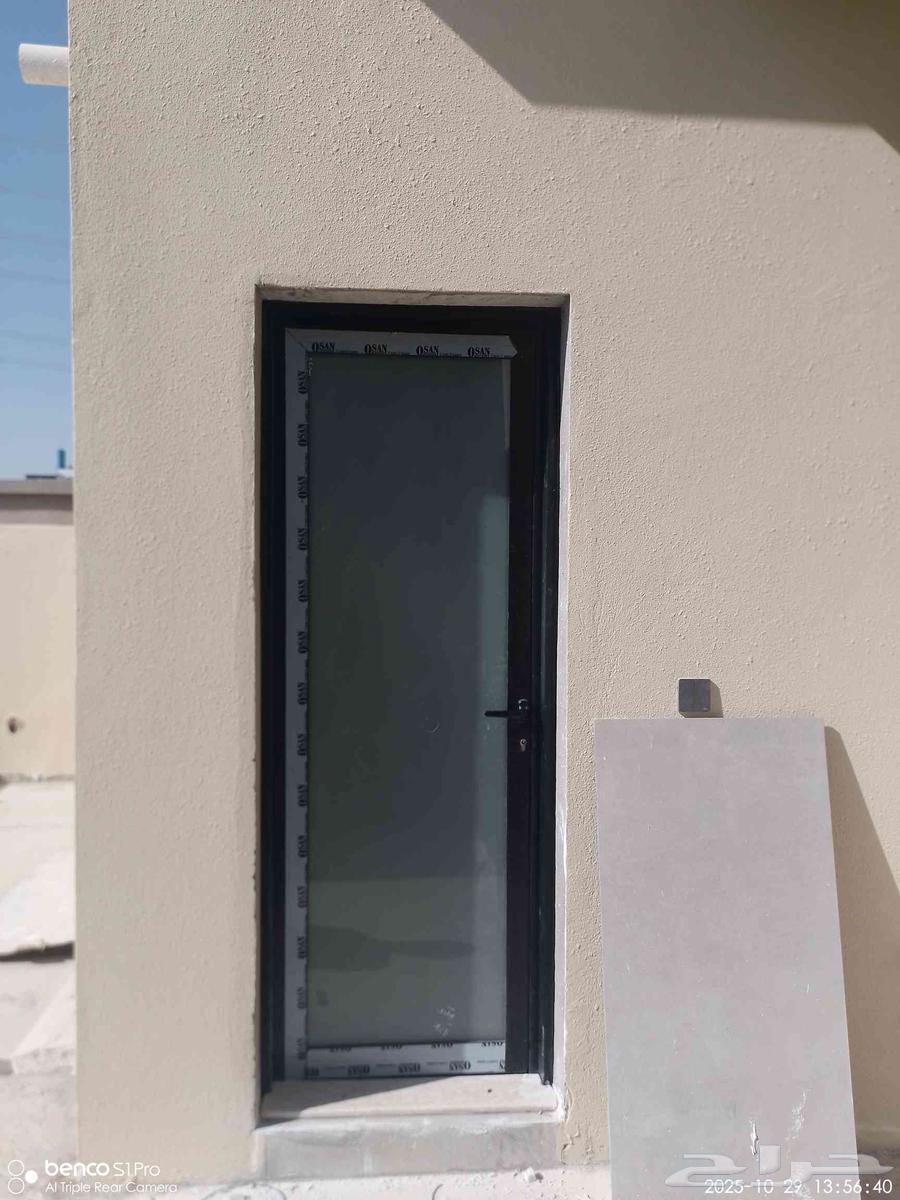 Aluminum technician specializing in custom windows, doors, kitchens, and maintenance64249937913090110