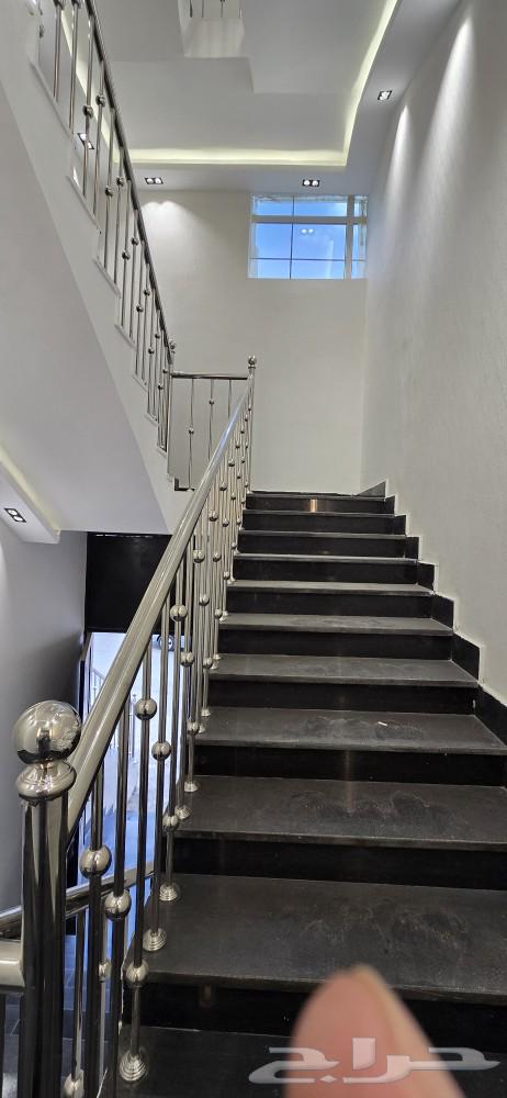 للبيع متبقي دور علوي 6غرفVIPمن530 ألف أبها مقابل كبري المطار64249713270017114