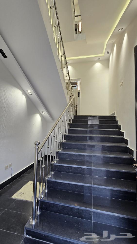 للبيع متبقي دور علوي 6غرفVIPمن530 ألف أبها مقابل كبري المطار64249713270017113