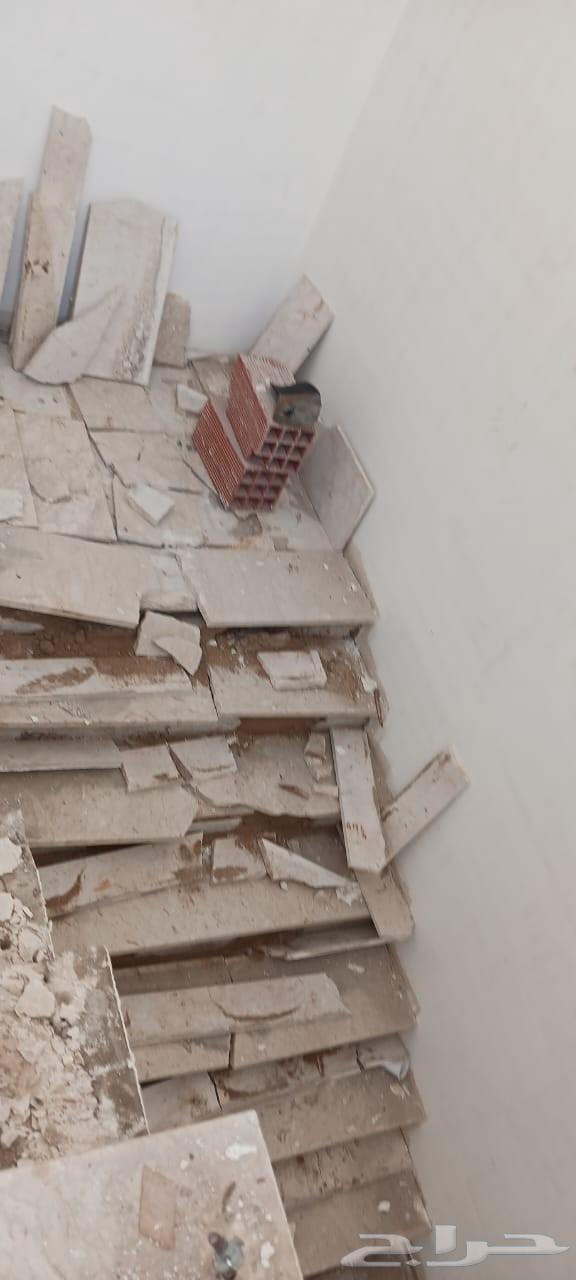 عمال تكسير سراميك جدران تهميل وتنظيل دينه كانتينرات. مستودع64254823241090112
