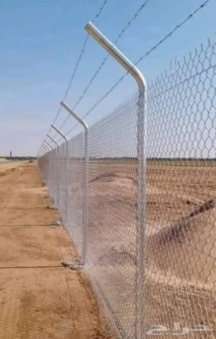 We work in palm tree excavation and planting, and we install all types of fences.64254317848067114