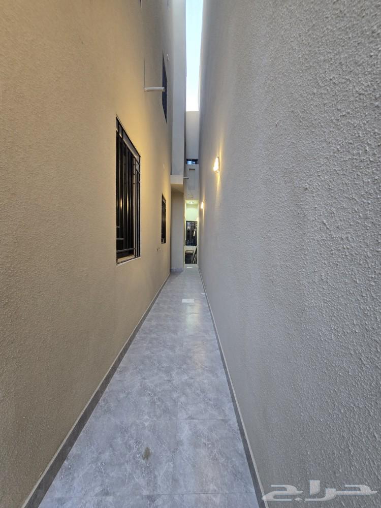 للبيع أدوار ارضيه 6غرف تشطيبVIP حوش ومدخل سياره خلف الألماني64249713229314113