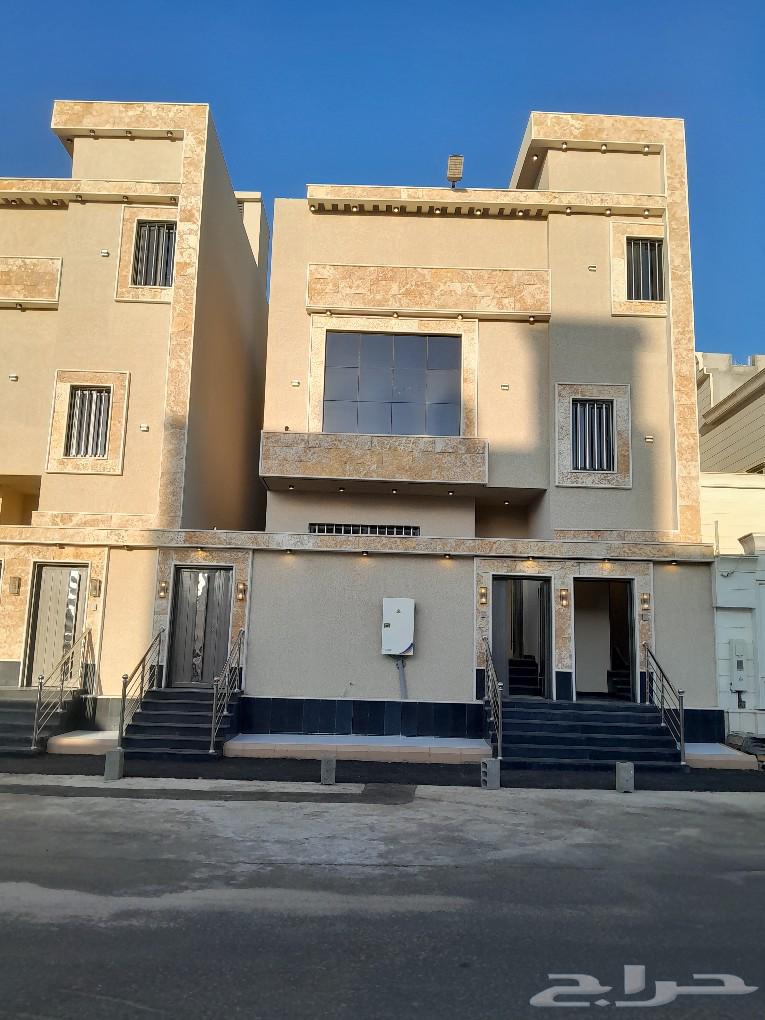 للبيع روف علوي مع ملحق تشطيب راقي 9غرف حي الطلح خلف الراقي64249714497154111