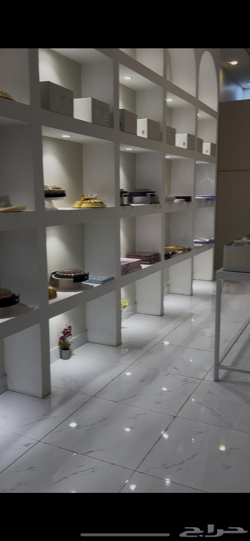 A place for kissing due to lack of availability64249713785090111