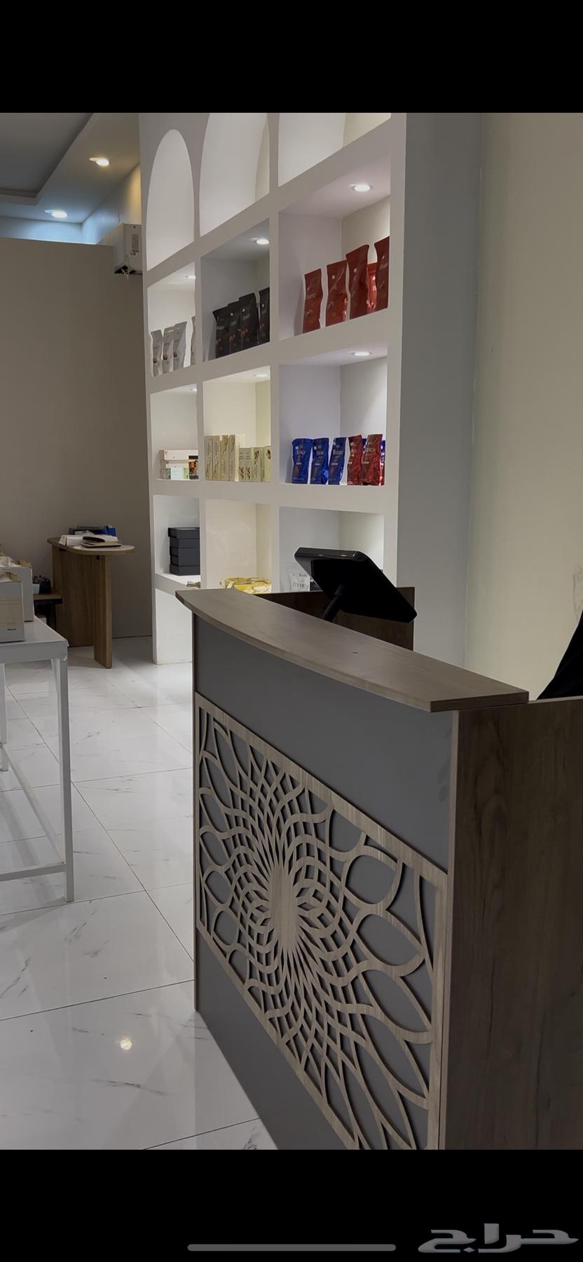 A place for kissing due to lack of availability64249713785090112