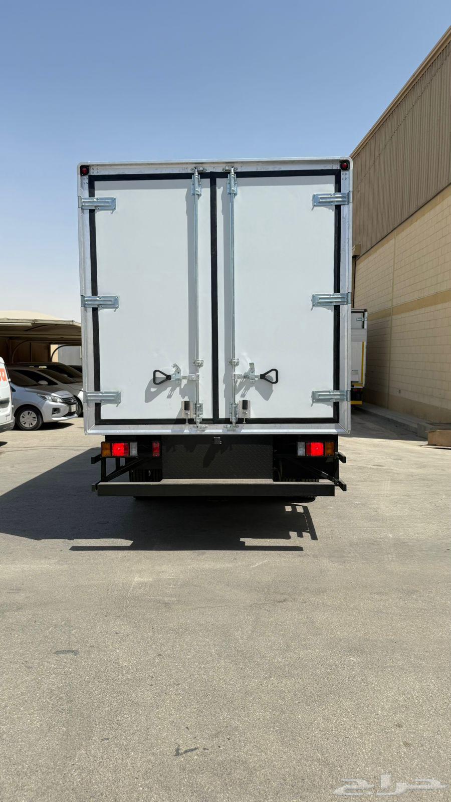 لدينا دي  نَا ثلاجة (مبردة) للمشاوير داخل وخارج الرياض64254957090433112