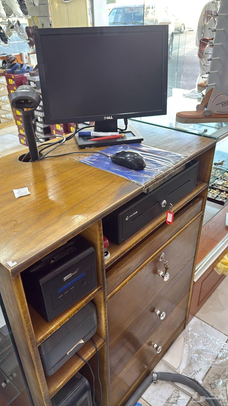 ديكور محل للتقبيل بكامل تجهيزاته64244824210179112