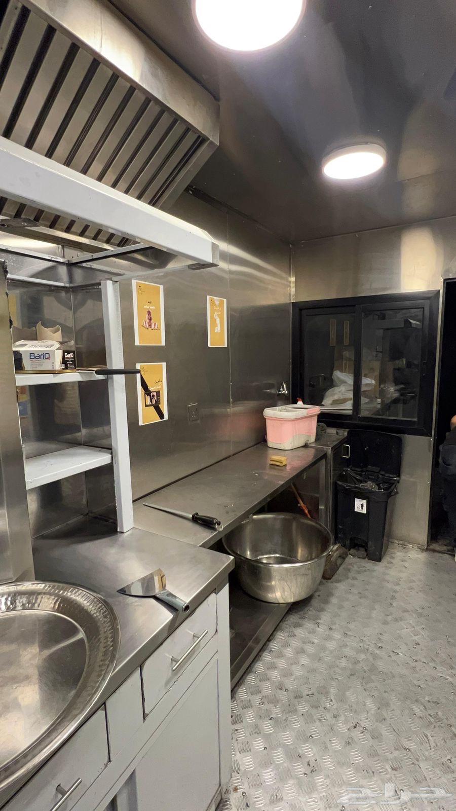 للبيع كونتينر مطعم متنقل   جاهز للتشغيل فور ا64249495970435111