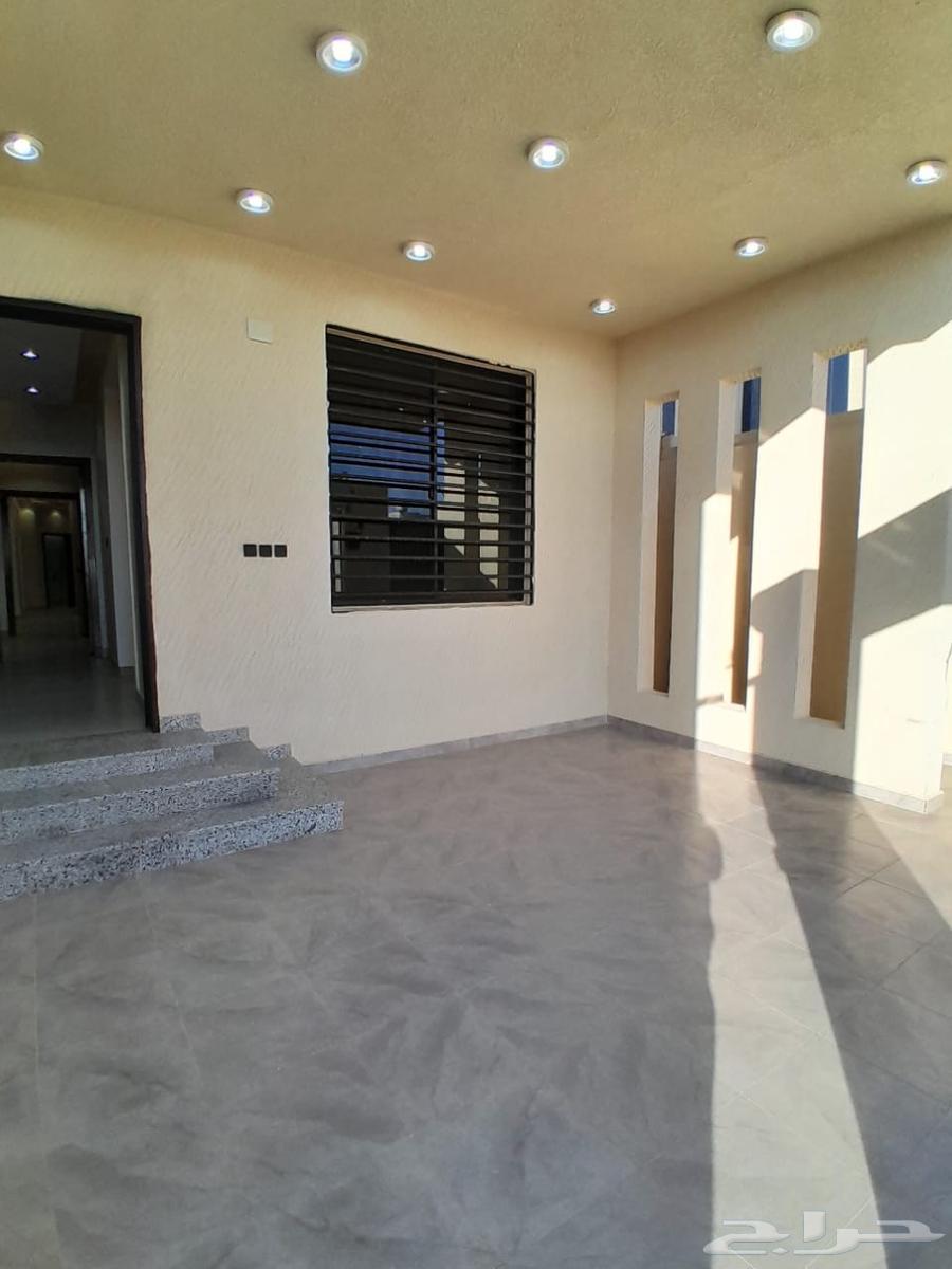 للبيع شقه دور ارضي بمدخل سيارة بسعر 520الف حي الجوهرة64249713306499113