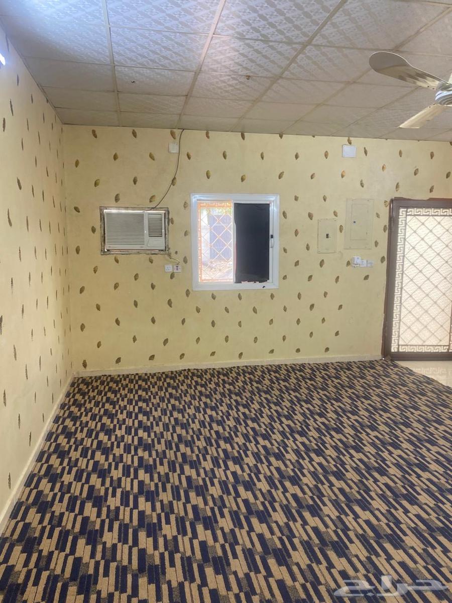 استراحة أربع غرف نوم وصالتين وحمامين ومطبخ وحوش حي العرج64249714471298112