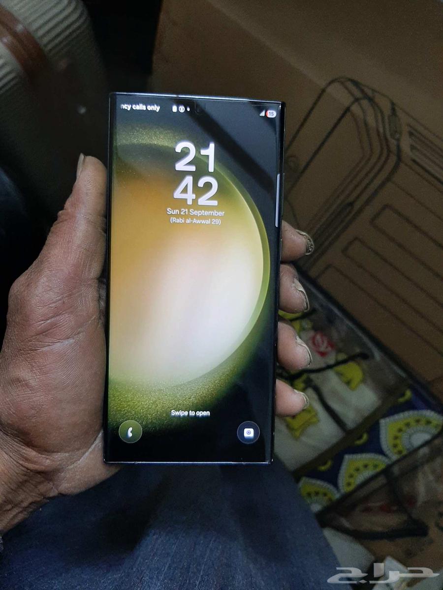 Samsung Galaxy S23 Ultra, lightly used, almost new with box64489641782402111