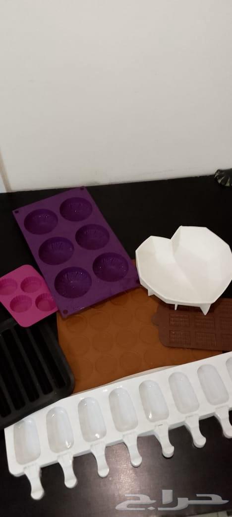 Very clean cake-making tools for sale, simple to use64504173628802112