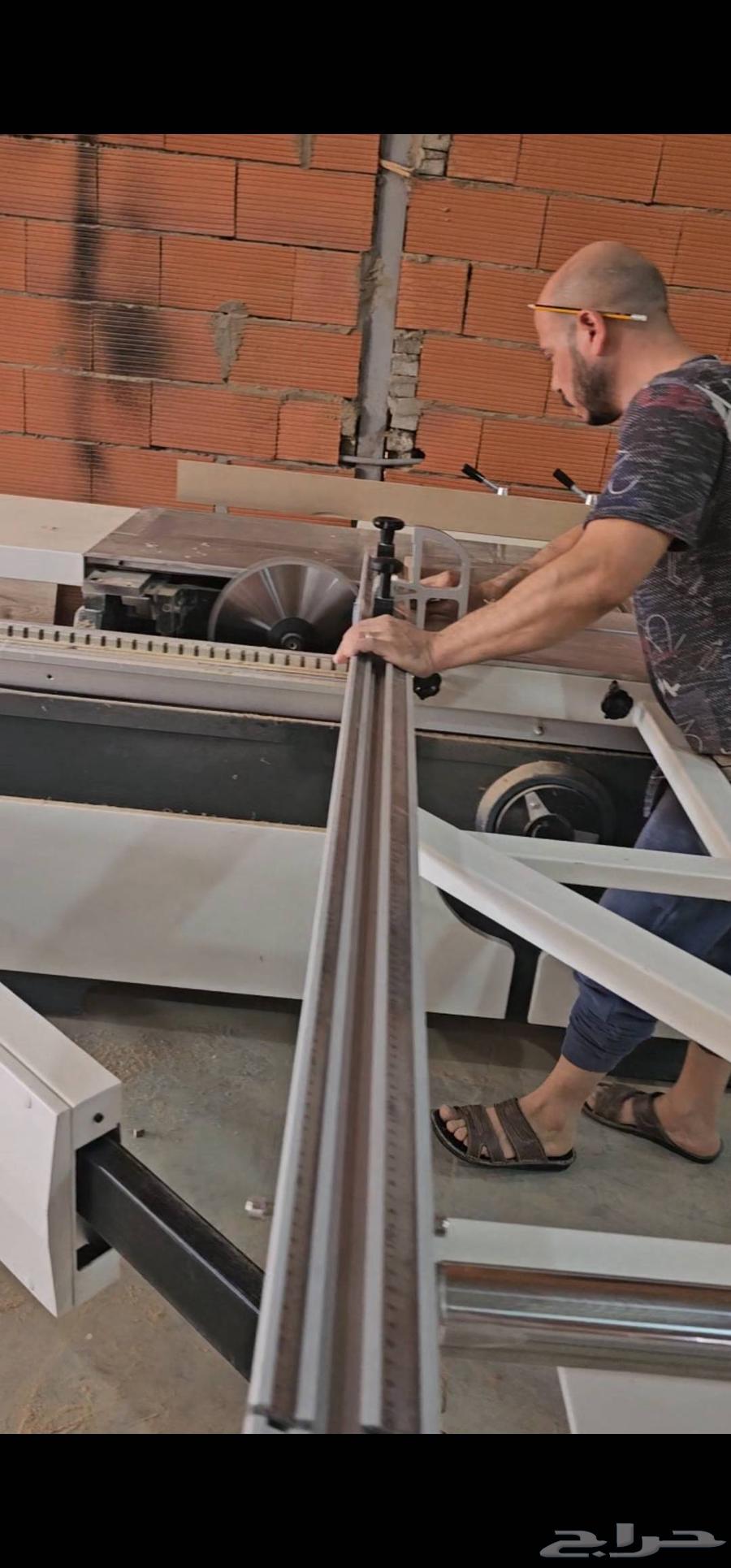 احتاج نجار موبيلا64173342720131111