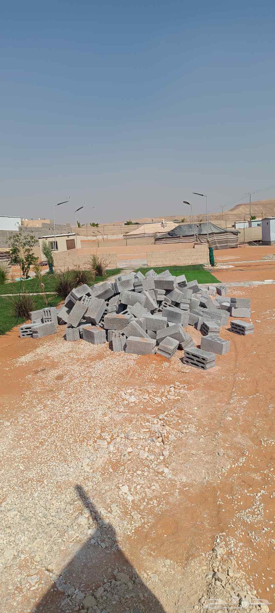 Random stone, sand, cement, gravel, and mixed zero concrete64615090869763112