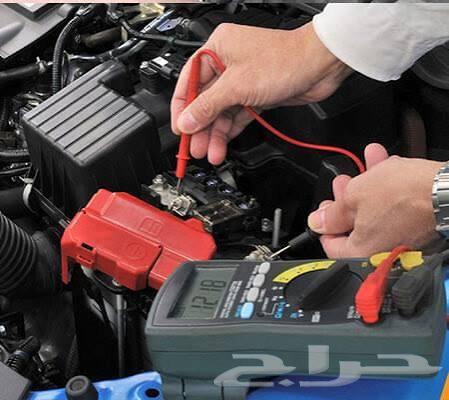 Car Electrician with Mobile Computer Diagnostic64177172868993111