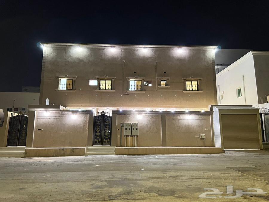 للبيع بيت دور و 3 شقق في النايفية الهفوف64264172915715110