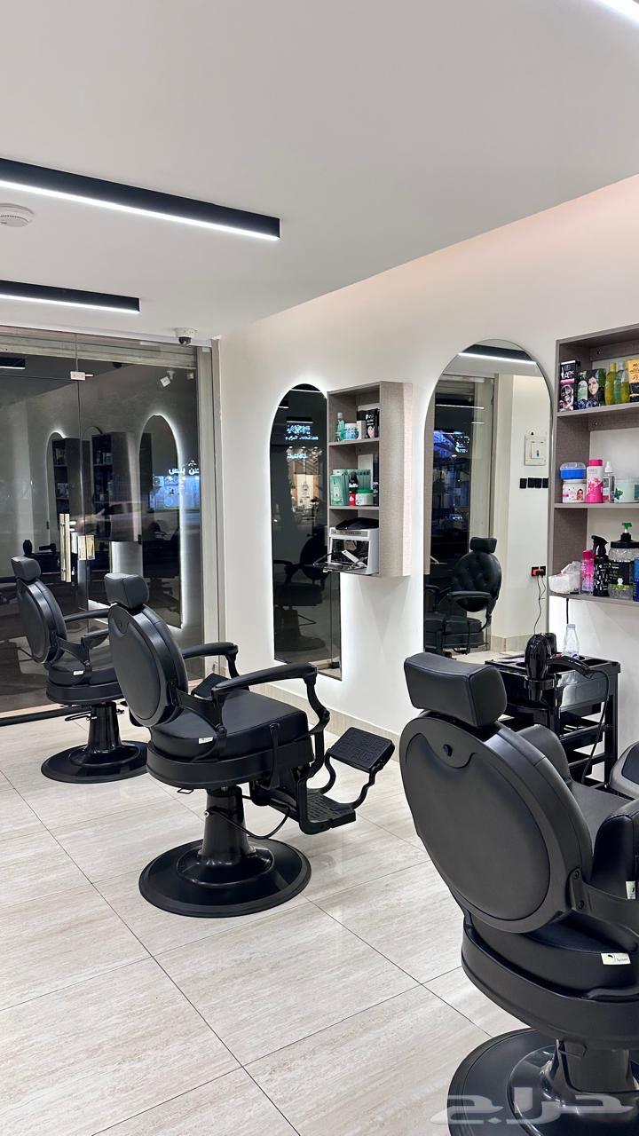 تقبيل صالون حلاقة جاهز وشغال   فرصة استثمارية جاهزة64259710703234113