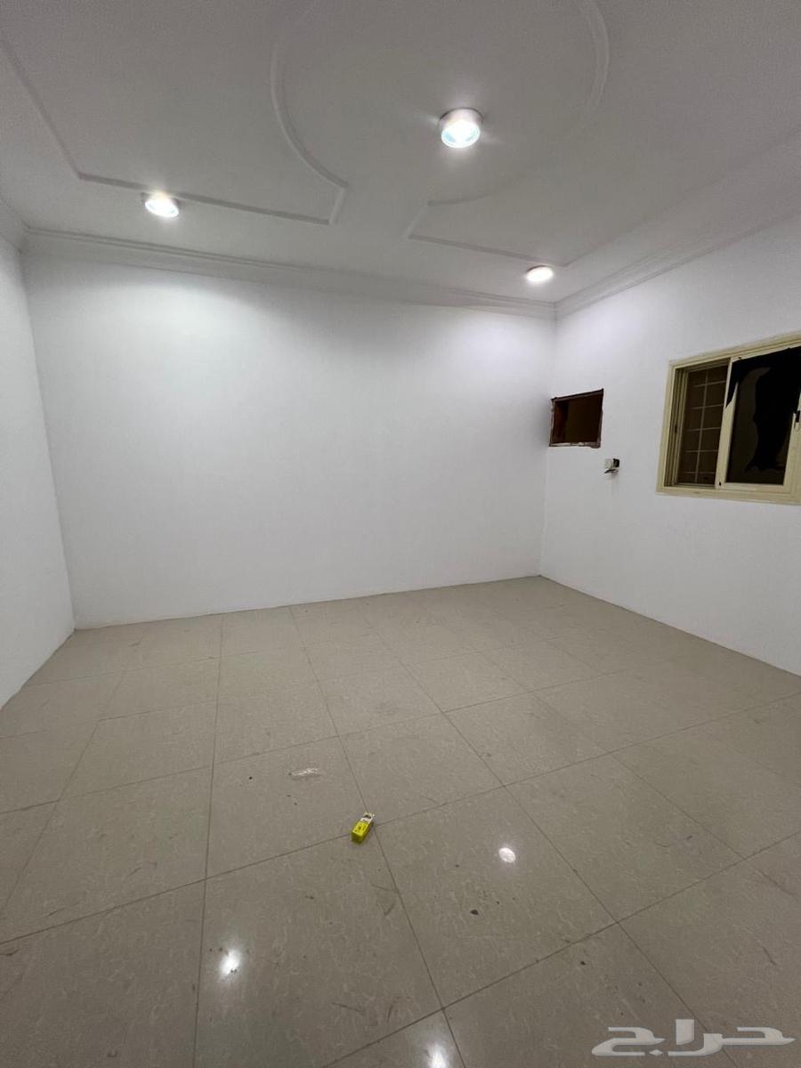 للبيع بيت دور و 3 شقق في النايفية الهفوف64264172915715114