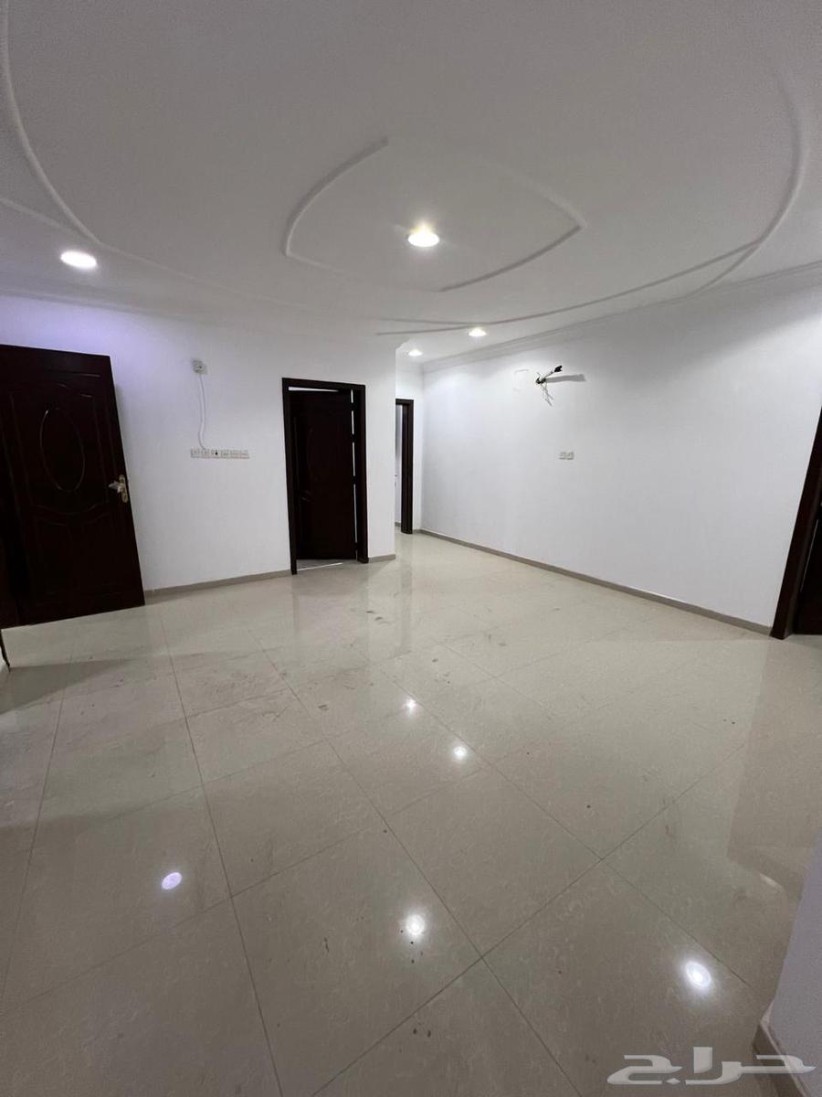 للبيع بيت دور و 3 شقق في النايفية الهفوف64264172915715111