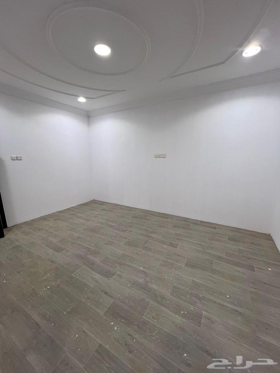 للبيع بيت دور و 3 شقق في النايفية الهفوف64264172915715112