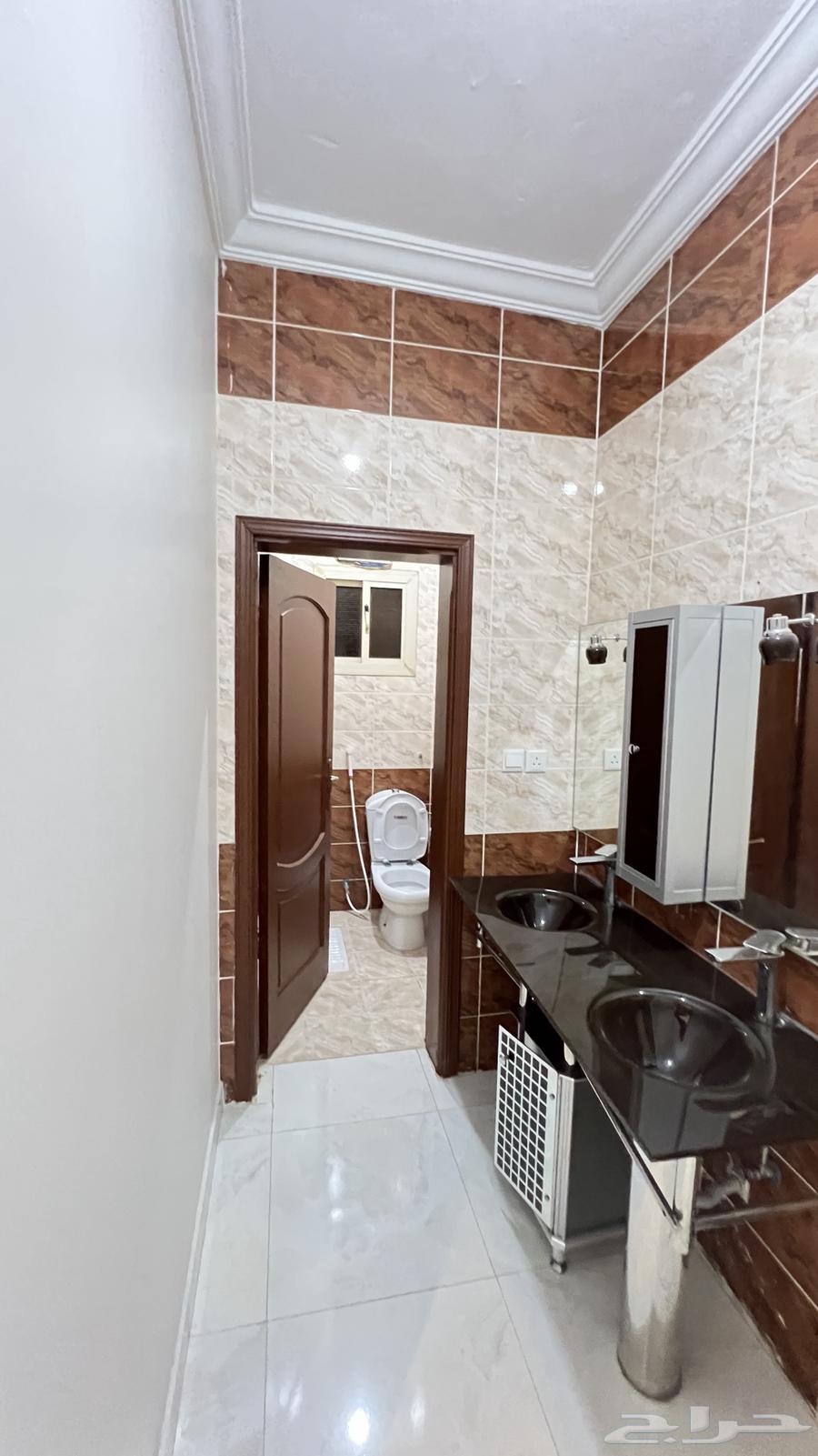 شقة للإيجار اربع غرف في حي الحمدانية   الكوثر   موقع مميز64273729325955111