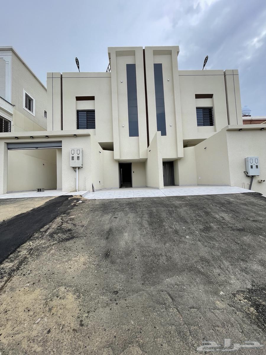 للبيع ارواف ارضيه ورواف علويه تمليك ببايكة سياره من 650 الف64273577588099110