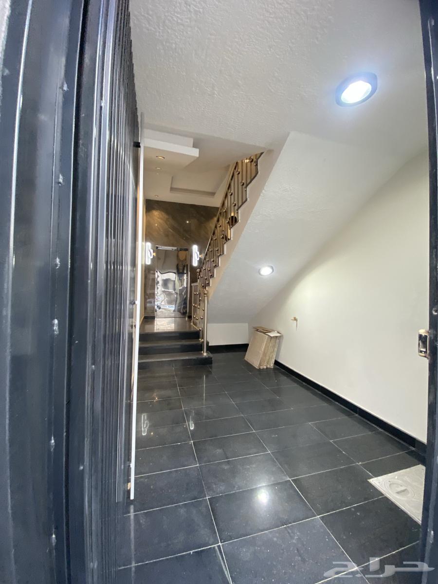 للبيع روف علوي مع ملحق تشطيب فاخرمساحة كبيرةحي الجوهر670الف64273577045890114